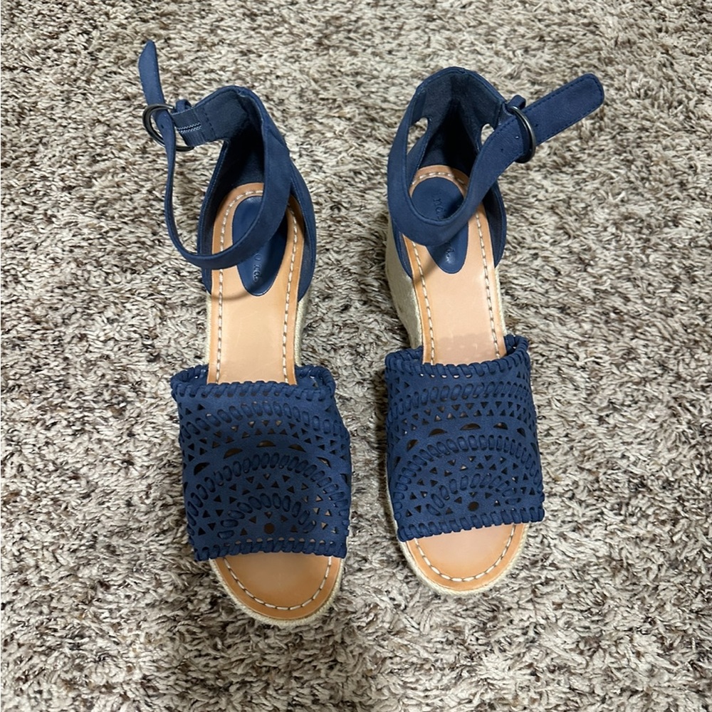 Indigo rd. Navy blue platform sandals NWOT